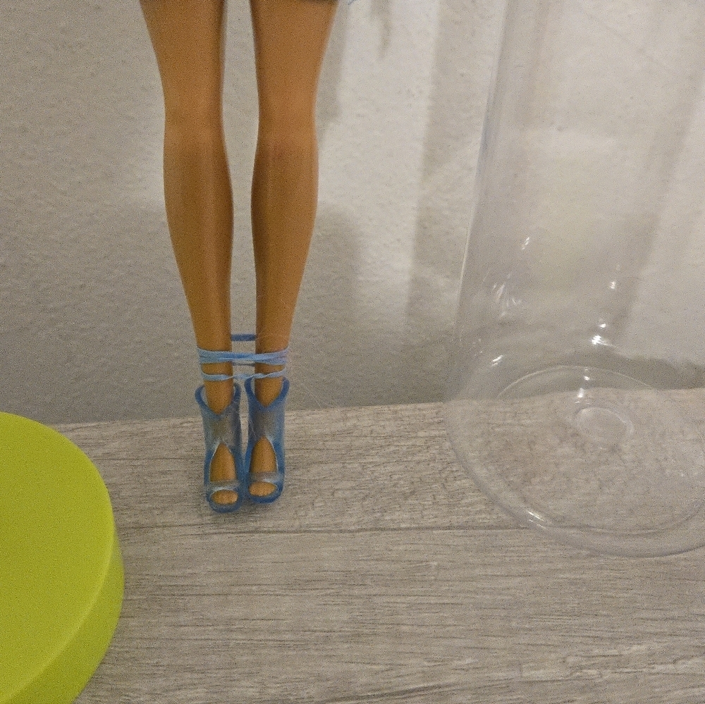 Barbie Color Reveal Neon Tie Dye Fashion Doll with Accessories Color Changing - Picture 4 of 6